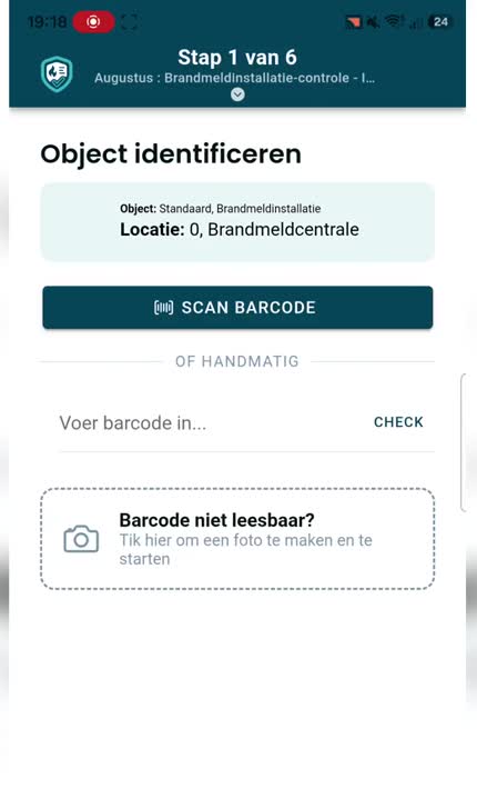 De app scant de QR-code op een blusmiddel